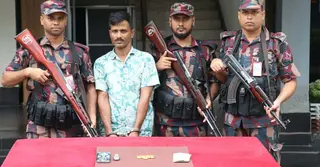 যশোরে বিজিবির অভিযানে ১ কোটি ৪১ লাখ টাকার স্বর্ণসহ আটক ১